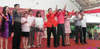 Dr Chia and members of Queenstown CC launch the Lunar New Year celebrations on Feb 16