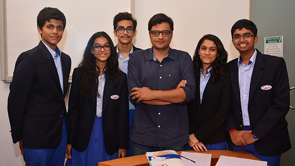 (L to R) GIIS students Rahul Parthasarthy, Palak Agarwal, Neil Shah, Rujuta Khanapurkar and Ishaan Mittal With Mr Arnab Goswami (center)