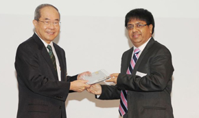 Mr Atul Temurnikar, Chairman and Co-founder, GIIS receives the 3 SQC plaques from Prof. Cham Tao Soon, Chairman, SQA Governing Council