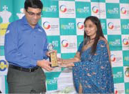 Dr. Faiqa Saulat Khan, Principal GIIS Indore presenting a momento to Mr. Anand